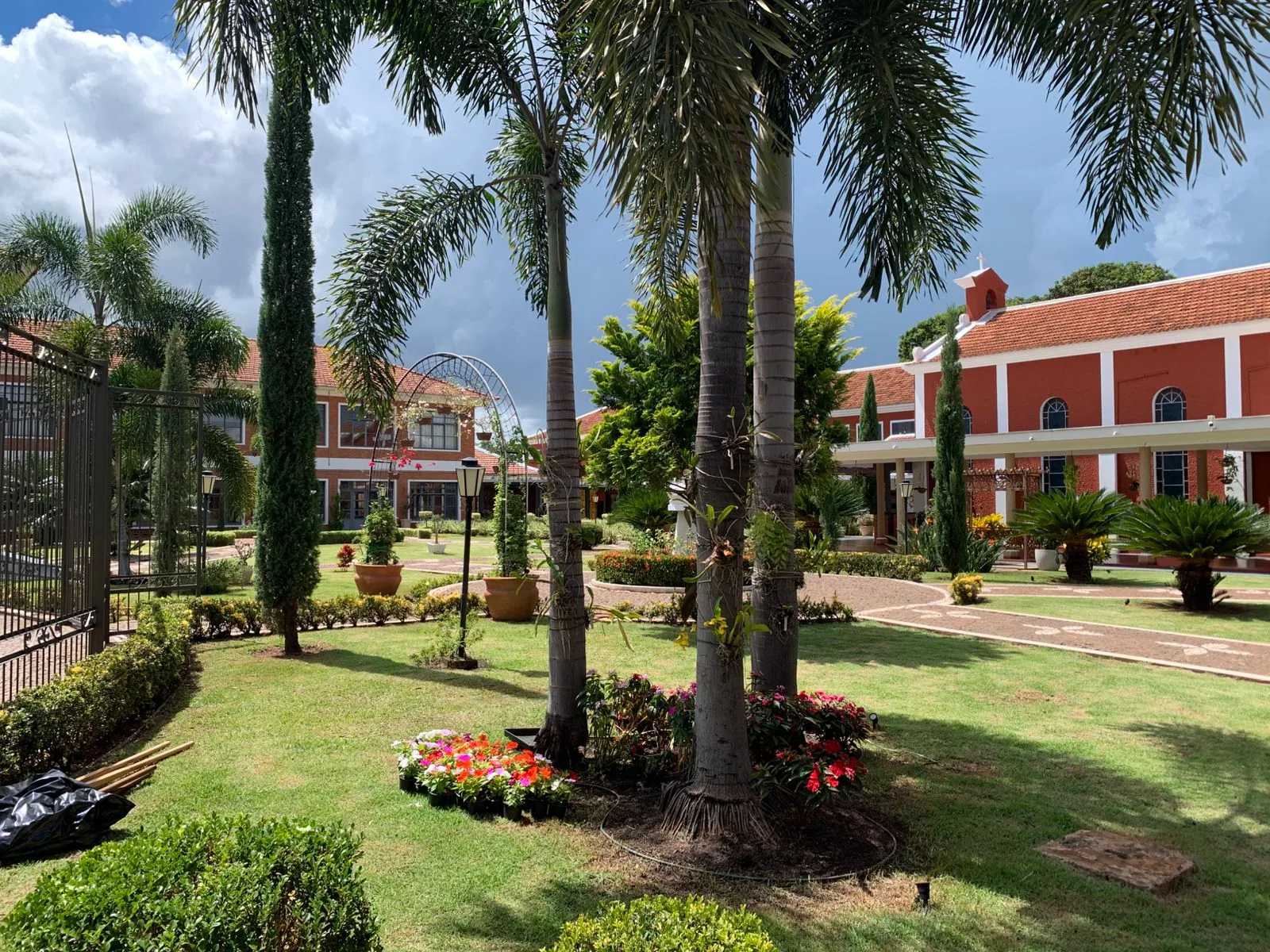 Paisagismo de condomínio de alto padrão em Campo Grande